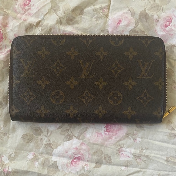 Louis Vuitton wallet - Picture 1 of 10